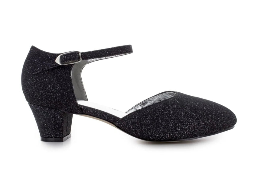 Zapatos de fiesta negros con tacón bajo y brillo sutil, diseño cómodo para eventos nocturnos