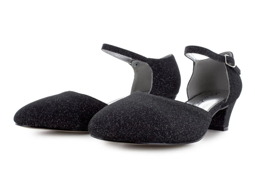 Zapatos de fiesta negros con tacón bajo y brillo sutil, diseño cómodo para eventos nocturnos