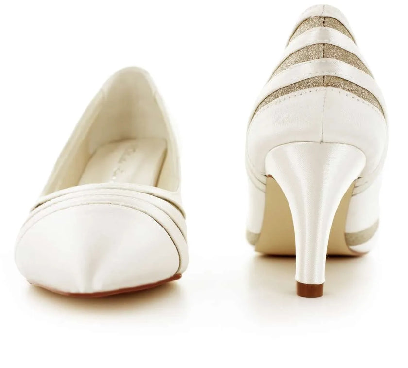 Zapatos de novia Aragonita en color Ivory con punta estilizada, tacón de 6 cm y plantilla acolchada, ideales para bodas y eventos elegantes.