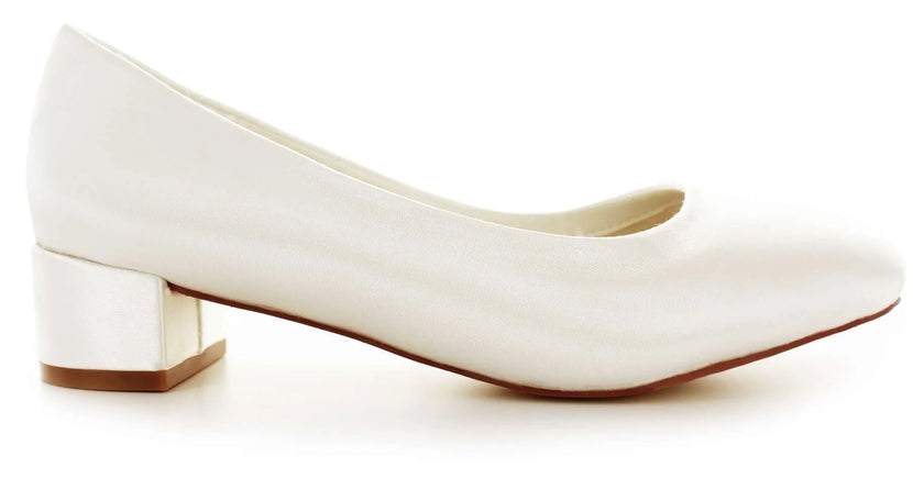 Zapatos de novia Aventurina en color Ivory con tacón bloque de 6 cm y suela acolchada, perfectos para bodas y eventos elegantes.