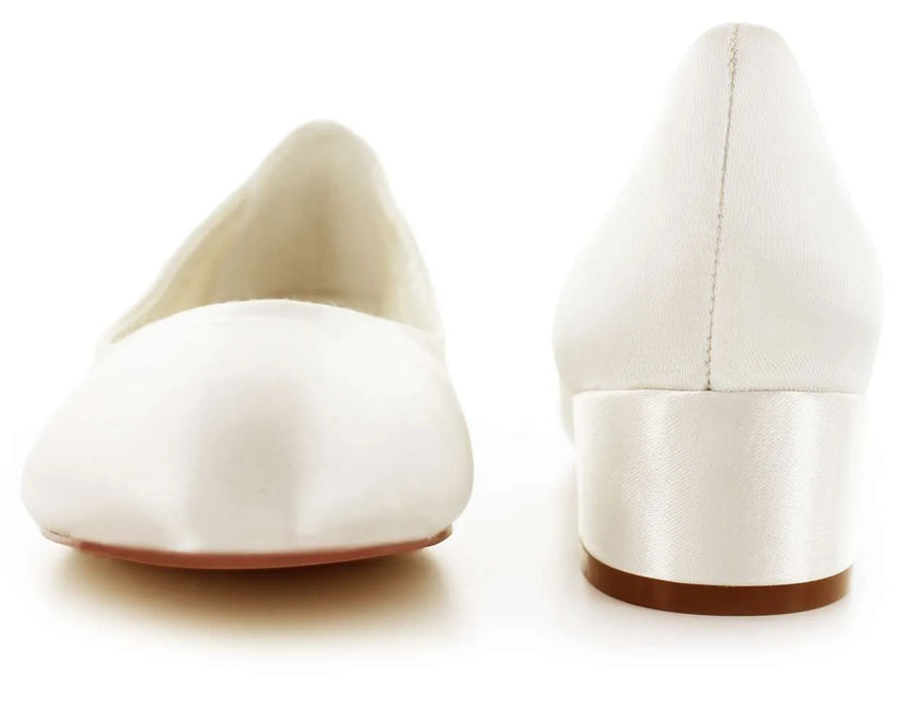 Zapatos de novia Aventurina en color Ivory con tacón bloque de 6 cm y suela acolchada, perfectos para bodas y eventos elegantes.