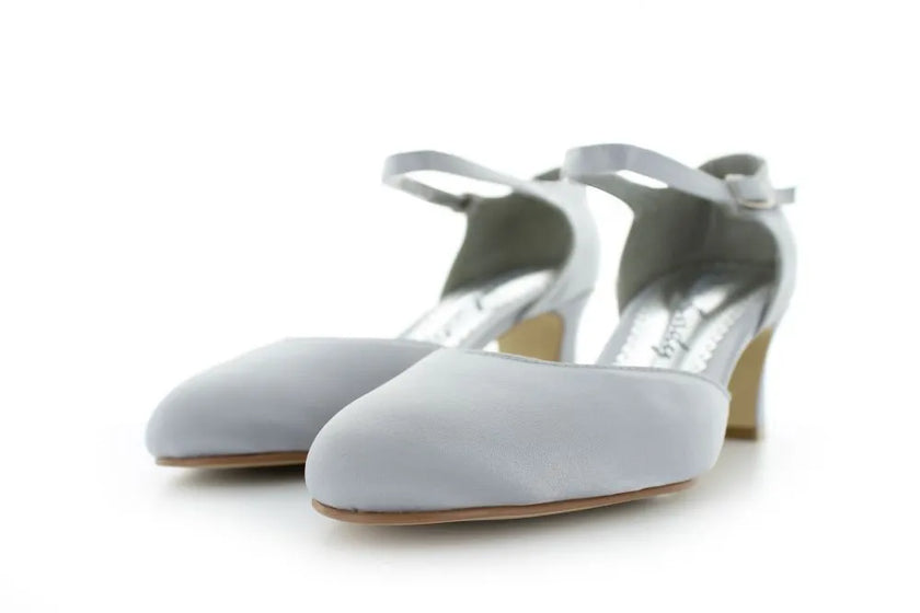 Zapatos de fiesta color plata estilo D'Orsay con tacón kitten heel de 4.5 cm