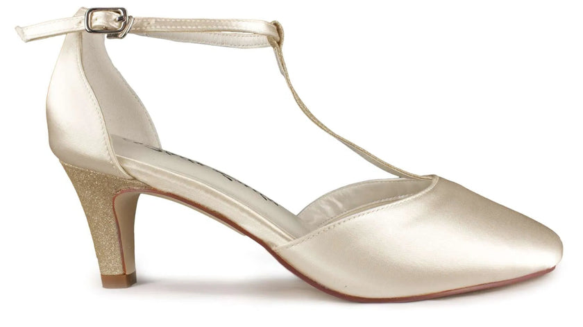 Zapatos de novia Malaquita con glitter champán y tacón de 5,5 cm en color ivory, elegantes y cómodos para bodas y fiestas.