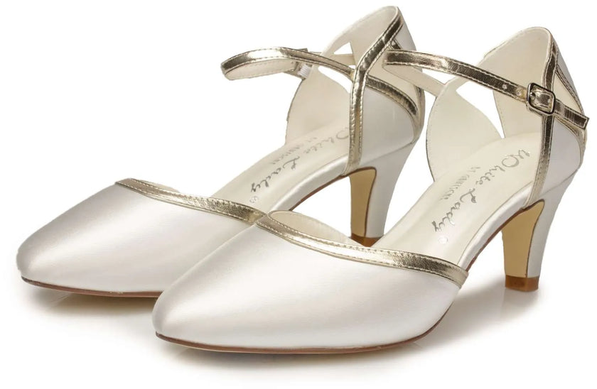 Zapatos de novia Berilo en color ivory con borde dorado, ideales para bodas y eventos elegantes.