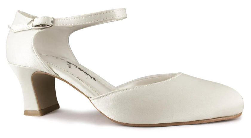 Zapatos de novia Hematites en color ivory con diseño D'Orsay, punta redonda y tacón de 3 cm, ideales para bodas y eventos elegantes.