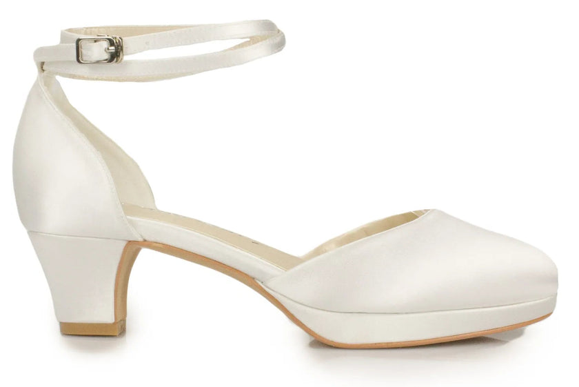 Zapatos de novia Labradorita en color ivory con tacón elegante, diseño sofisticado y ajuste cómodo, perfectos para bodas y eventos especiales.